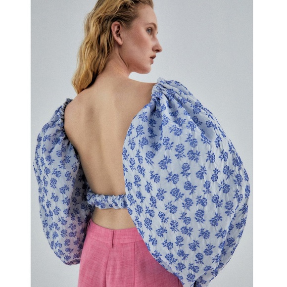 SOLD Loéil Barzio Jacquard Floral Open Back Top - Picture 3 of 10